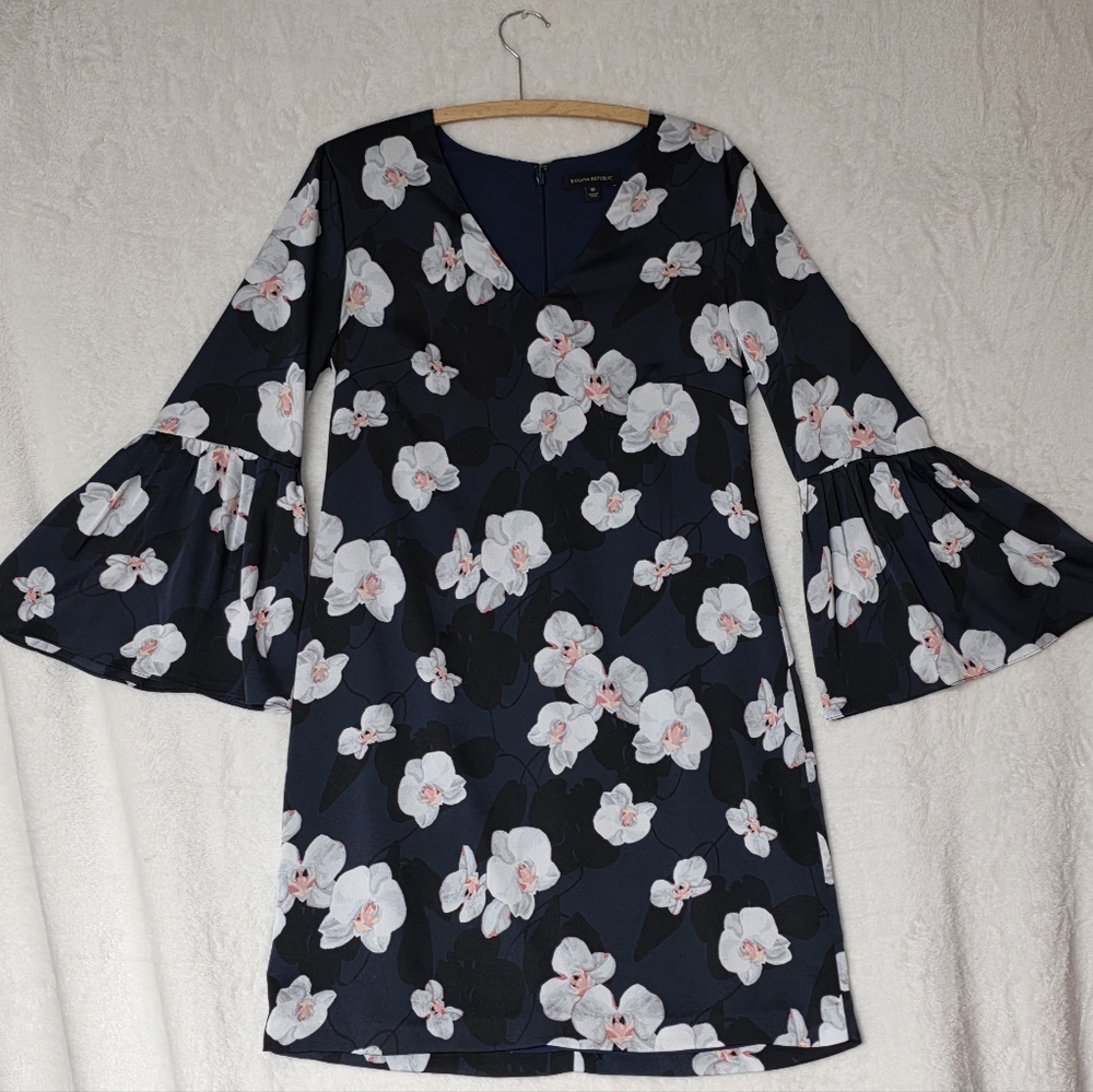 Banana Republic Bell Sleeves Midi Length  Deep Navy Blue Floral Print Size 10.